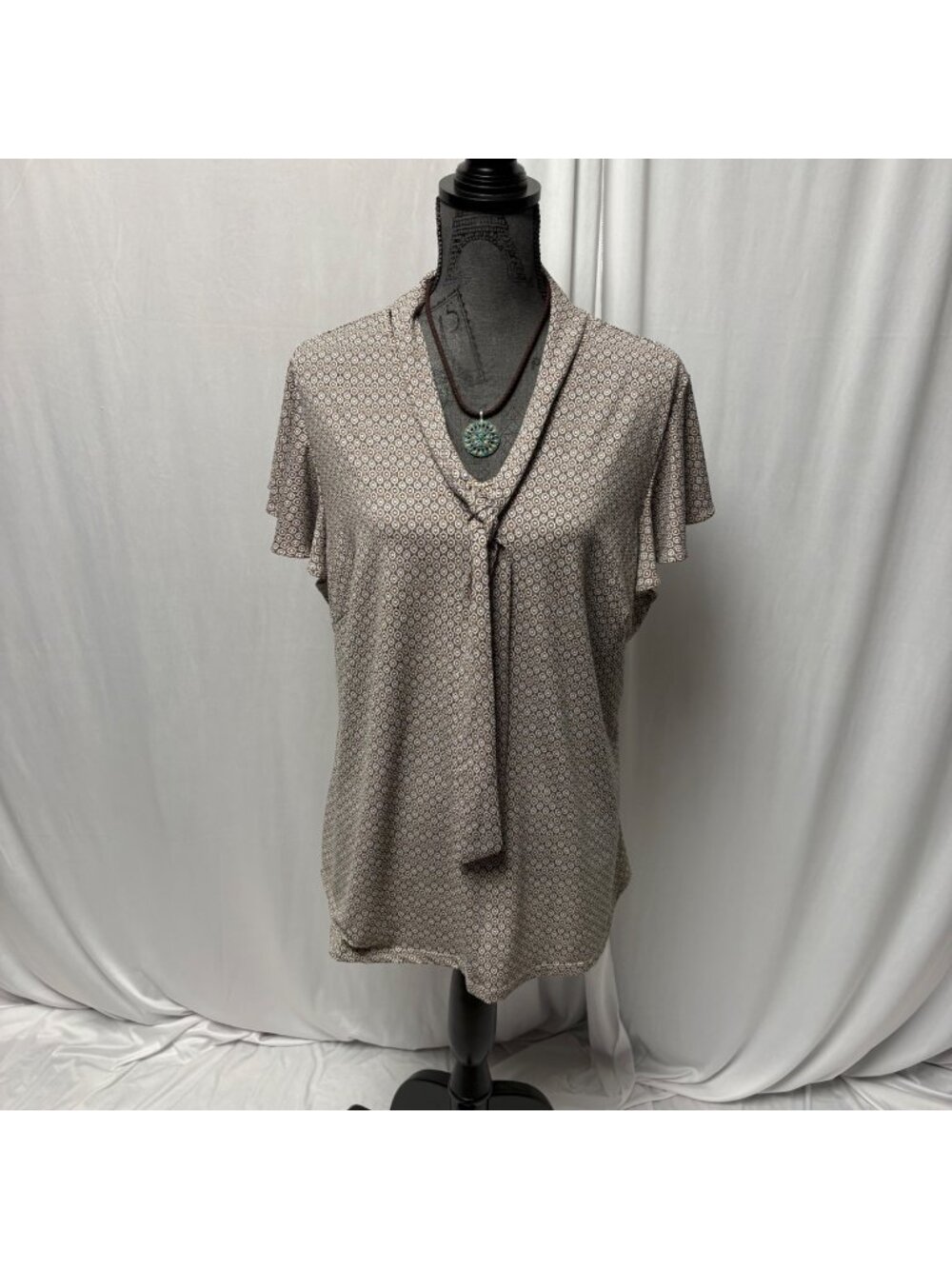 Adrianna Papell Blouse Womens Sz 1X Beige Short-Sleeve Stretch Tie V Neck Top